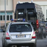 Italia desarticula una red de tráfico de seres humanos que transportaba a las víctimas a Francia en furgones