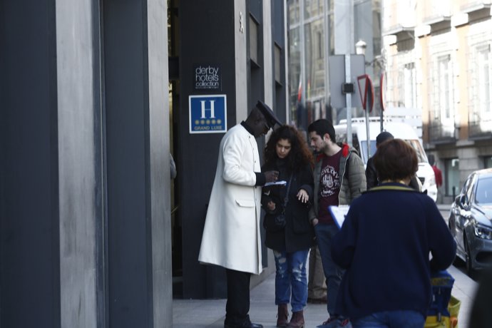 Conserje de hotel, turismo, turistas, turista, alojamiento