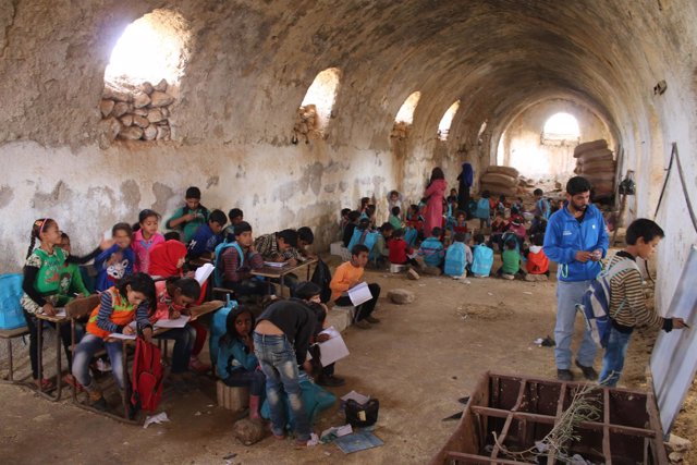 Escuela bajo tierra en Siria.