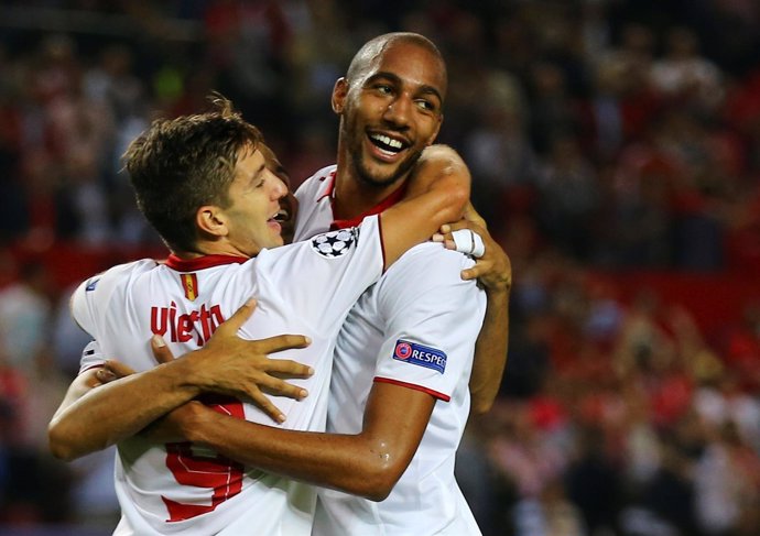 Vietto y N'zonzi celebran la goleada del Sevilla 