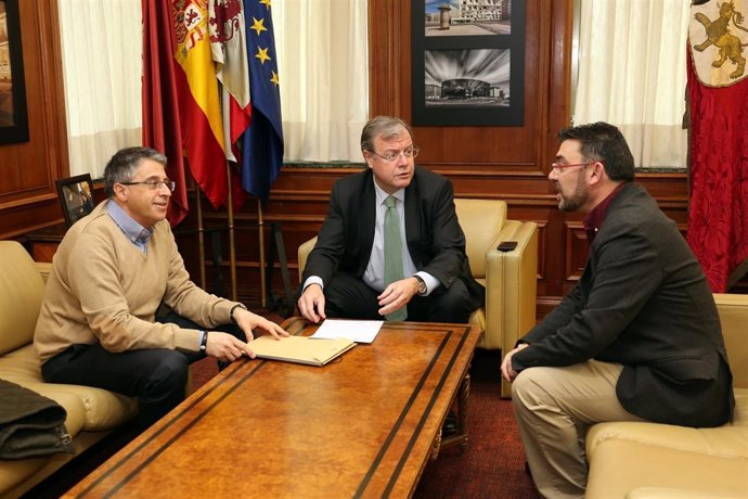 Silván (centro) con José Antonio Rodríguez (dcha) y Pedro Llamas. 