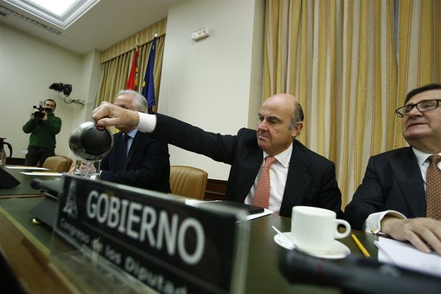 Luis de Guindos comparece en el Congreso