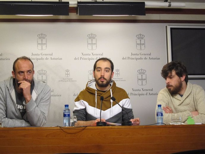 David Alonso (XSP), Héctor Piernavieja (Podemos) y Luis Baragaño (Somos Langreo)