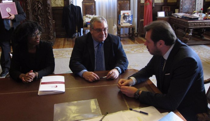 El alcalde de Valladolid, con responsables del Congreso de Protocolo