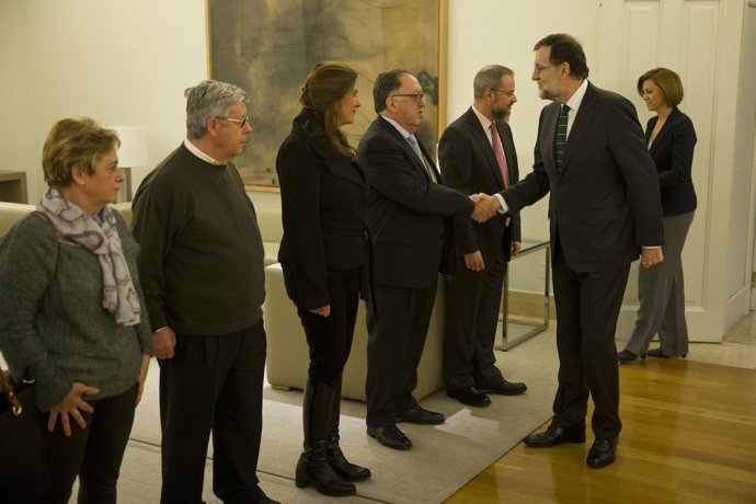 Mariano Rajoy recibe en la Moncloa a los familiares de las víctimas del Yak-42