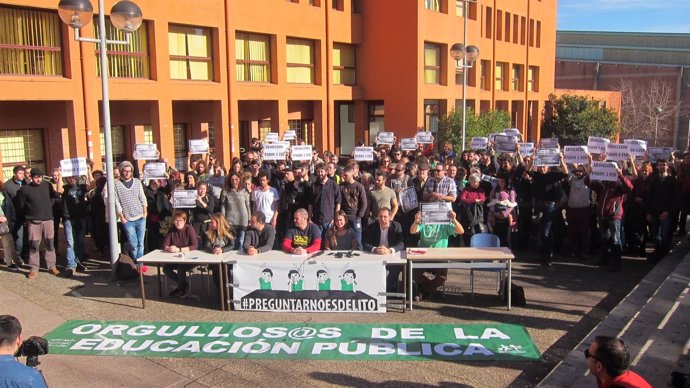 Acto público de apoyo a los jóvenes imputados por el 'escrache' a Diego 