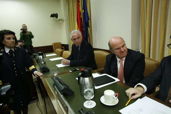 Luis de Guindos comparece en el Congreso
