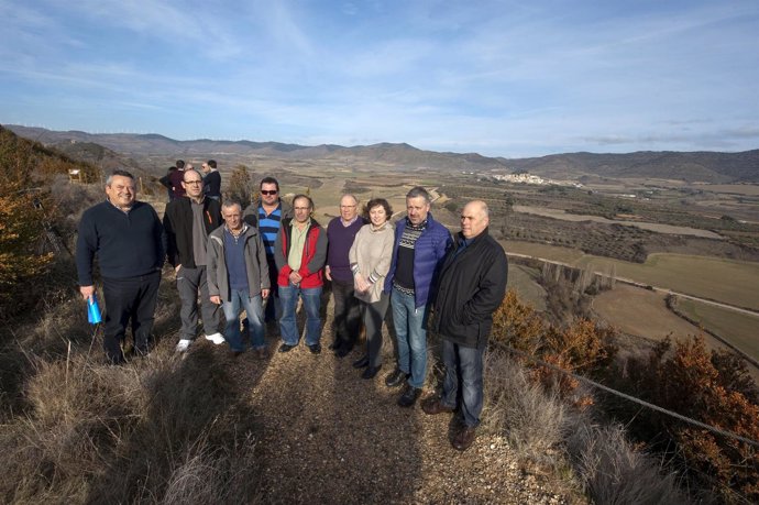 Elizalde y otras autoridades, ante la concentración parcelaria de Eslava.