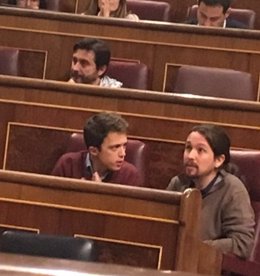 Errejón e Iglesias, discutiendo en el hemiciclo