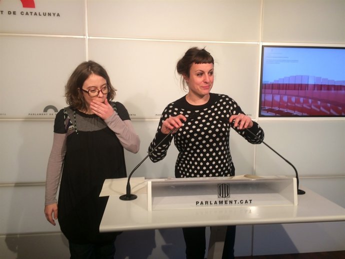 Las diputadas de la cup Eulàlia Reguant y Mireia Vehí