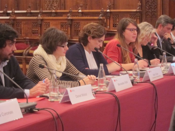 Ada Colau, Janet Sanz y Mercedes Vidal, en el Pacto por la Movilidad