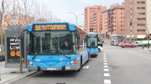 Autobús de la EMT entre Cañada Real y Puerta de Arganda