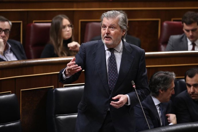 El ministro Iñigo Méndez de Vigo en la sesión de control en el Congreso