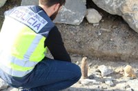 La Policía investiga el hallazgo de un proyectil de artillería en una cantera de Alicante