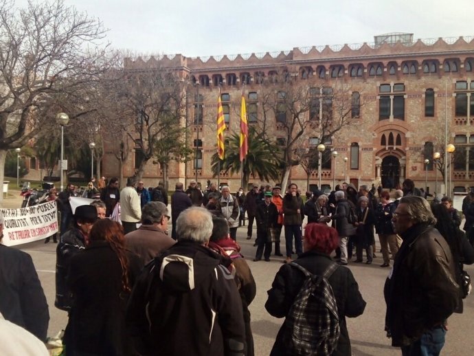 Concentración de Marea Blanca y la Paicam ante la Conselleria de Salud