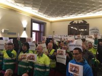 Empleados de Lafarge se encierran en el ayuntamiento de Sagunt