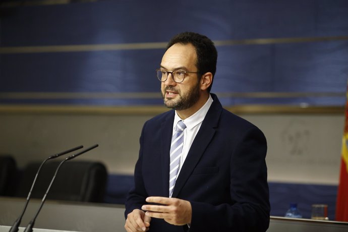 Rueda de prensa de Antonio Hernando en el Congreso