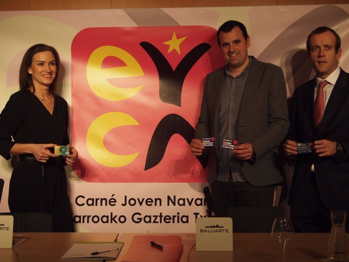 Carmen Díaz de Rada, de Caja Rural; Rubén Goñi y Pablo Andoño, de CaixaBank.