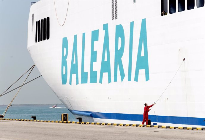 Barco Napole de Balearia