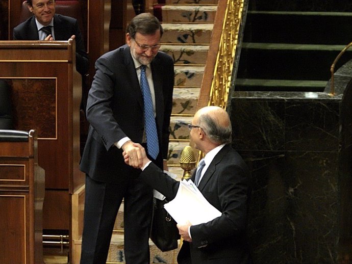 Mariano Rajoy saluda a Cristóbal Montoro