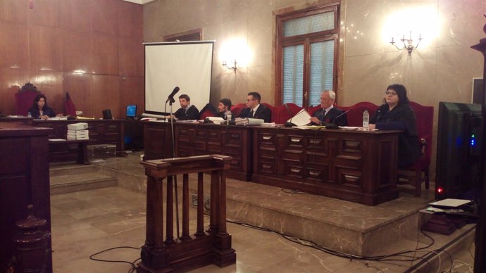 La ex concejal del Ayuntamiento de Ciutadella, Antonia Salord, en la Audiencia