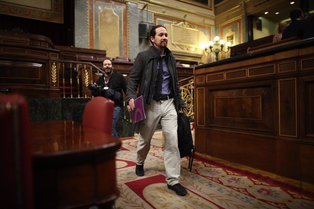 Pablo Iglesias llega al hemiciclo del Congreso para la sesión de control