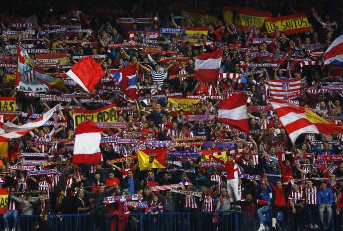 Afición del Atlético de Madrid en el Vicente Calderón