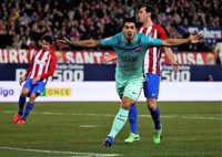 El Barça salva el empuje de un Atleti obligado a remontar