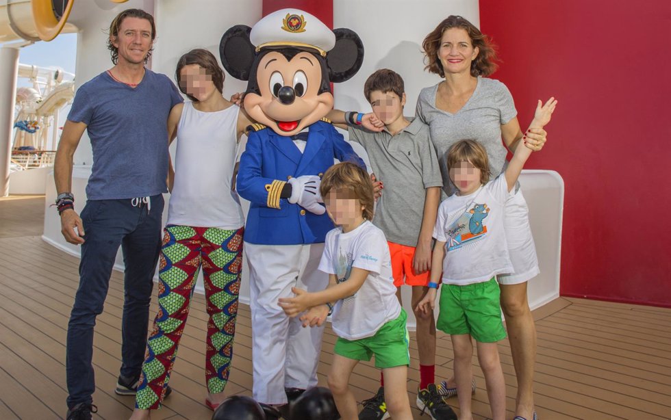 Nicolás y samantha vallejo nagerá con sus hijos, cortesía de DISNEY