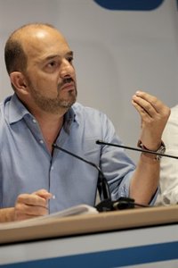 Cardona acusa a Antona de utilizar el aparato del PP de Canarias para consolidar su Presidencia