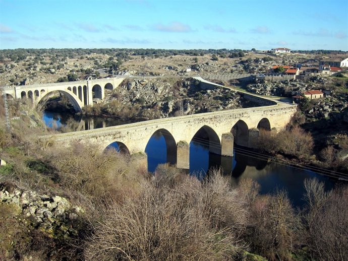 El río Tormes a su paso por el municipio de Ledesma (Salamanca).