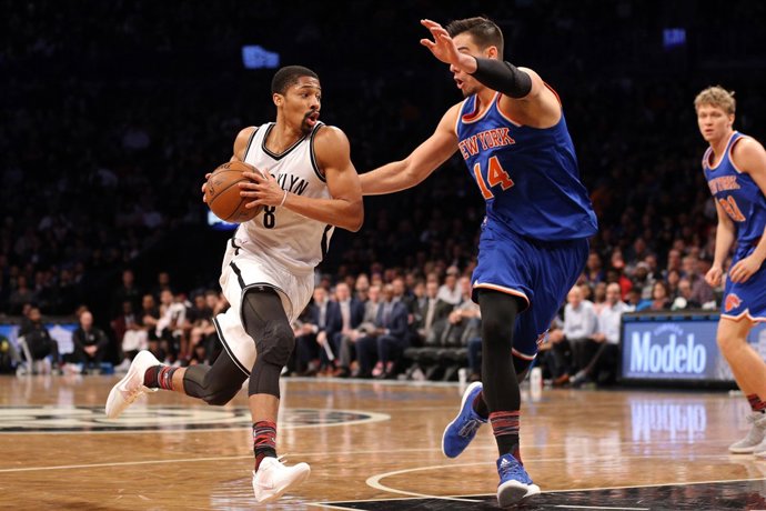Willy Hernangómez en una acción defensiva ante los Nets