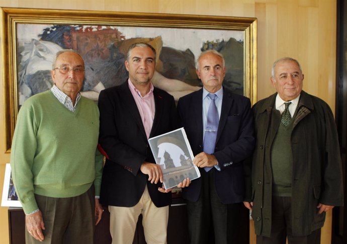 Elías Bendodo con la Asociación Ciudadana por su catedral 