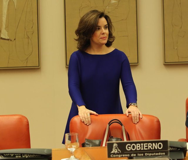 Soraya Sáenz de Santamaría y Jesús Posada en la comisión constitucional
