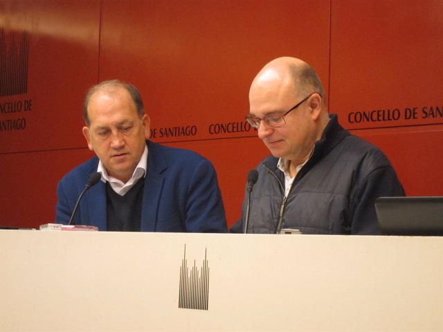 Xoaquín Fernández Leiceaga y Paco Reyes (PSOE) en el Ayuntamiento de Santiago 