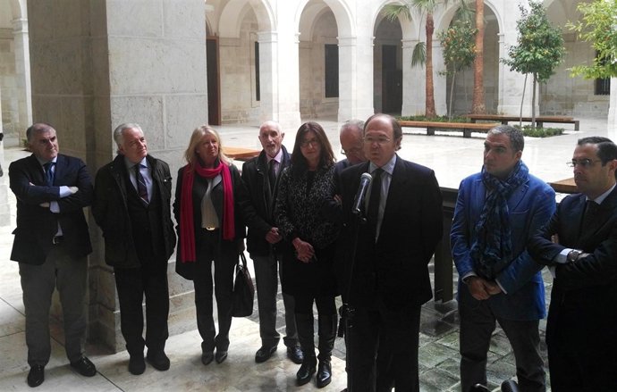 García-Escudero y representantes políticos de Málaga