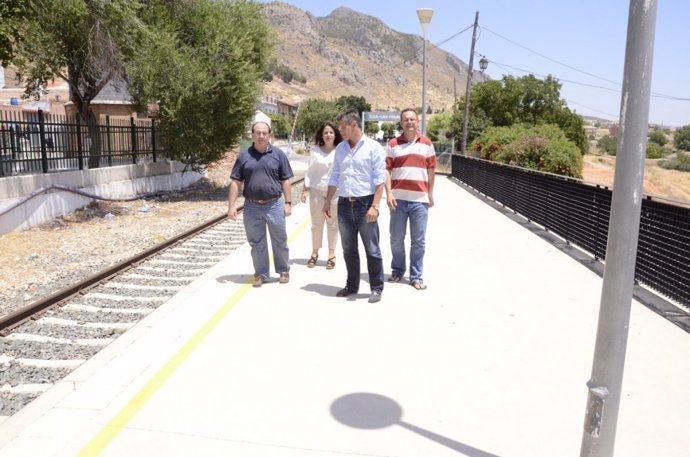 Luis Salvador, en una visita a la estación de trenes de Loja