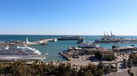 El puerto de Málaga mueve tres millones de toneladas en 2016 y espera más tráfico de vehículos y contenedores este año