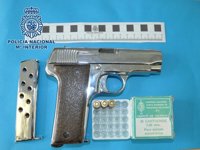 Detenido por guardar una pistola en casa de su expareja, a la que había maltradado