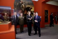 Cospedal visita la Exposición de Cervantes en el Museo del Ejército de Toledo