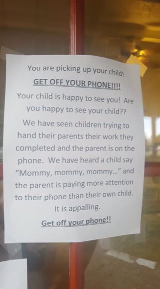 Nota a los padres de una profesora de guardería para que apaguen el teléfono