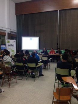 Sesión informativa sobre becas de Diputación para FPO