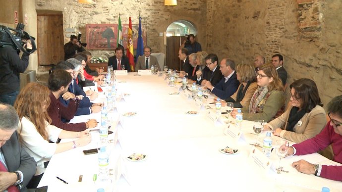 Reunión del Pacto por el Ferrocarril con el ministro de Fomento en Garrovillas