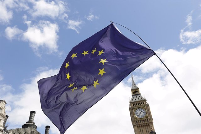 Bandera de la UE frente al Big Ben