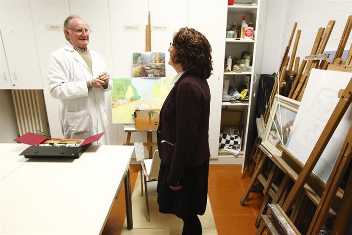 Broto en su visita al hogar de mayores El Boterón de Zaragoza