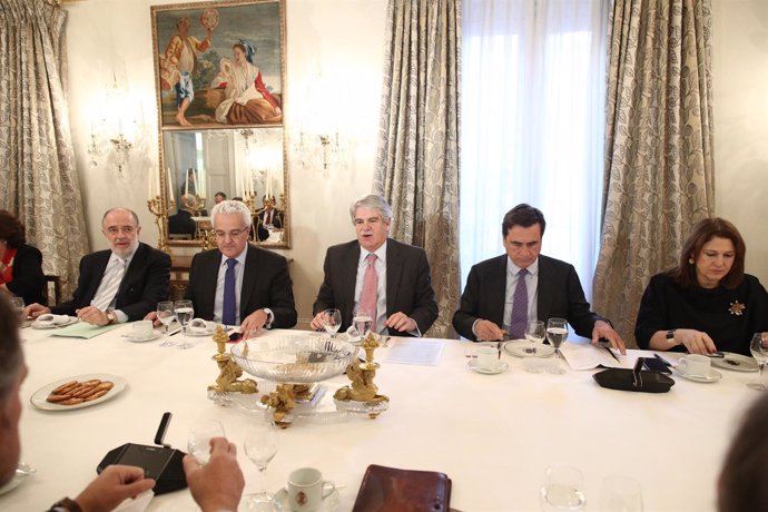 El ministro de Asuntos Exteriores, Alfonso Dastis, en un desayuno de trabajo