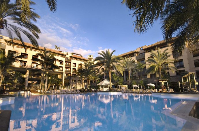 Nota De Prensa De Costa Adeje Gran Hotel // Costa Adeje Gran Hotel Recibe La Máx