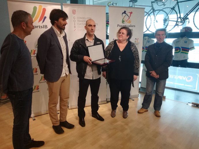 Homenaje al ciclista mallorquín Vicenç Reynés