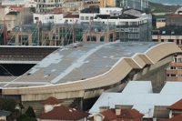 El viento desprende parte de la cubierta del estadio de Riazor en A Coruña