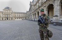 Militares franceses abaten a un hombre que intentaba entrar en el Louvre al grito de "Alá es grande"